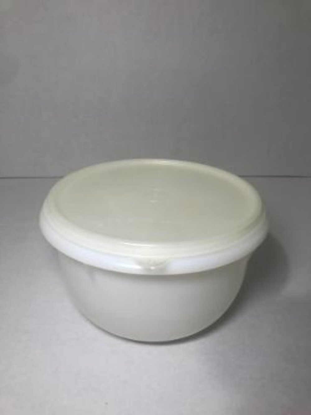 Vintage Tupperware 271-9 Mixing Bowl Sheer White Sheer Lid 228-26 Tab X